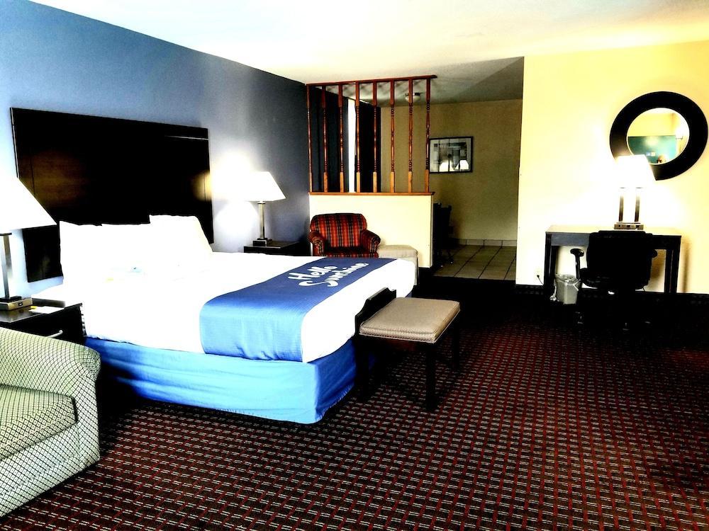 Days Inn By Wyndham Easley West Of Greenville/Clemson Area Eksteriør billede