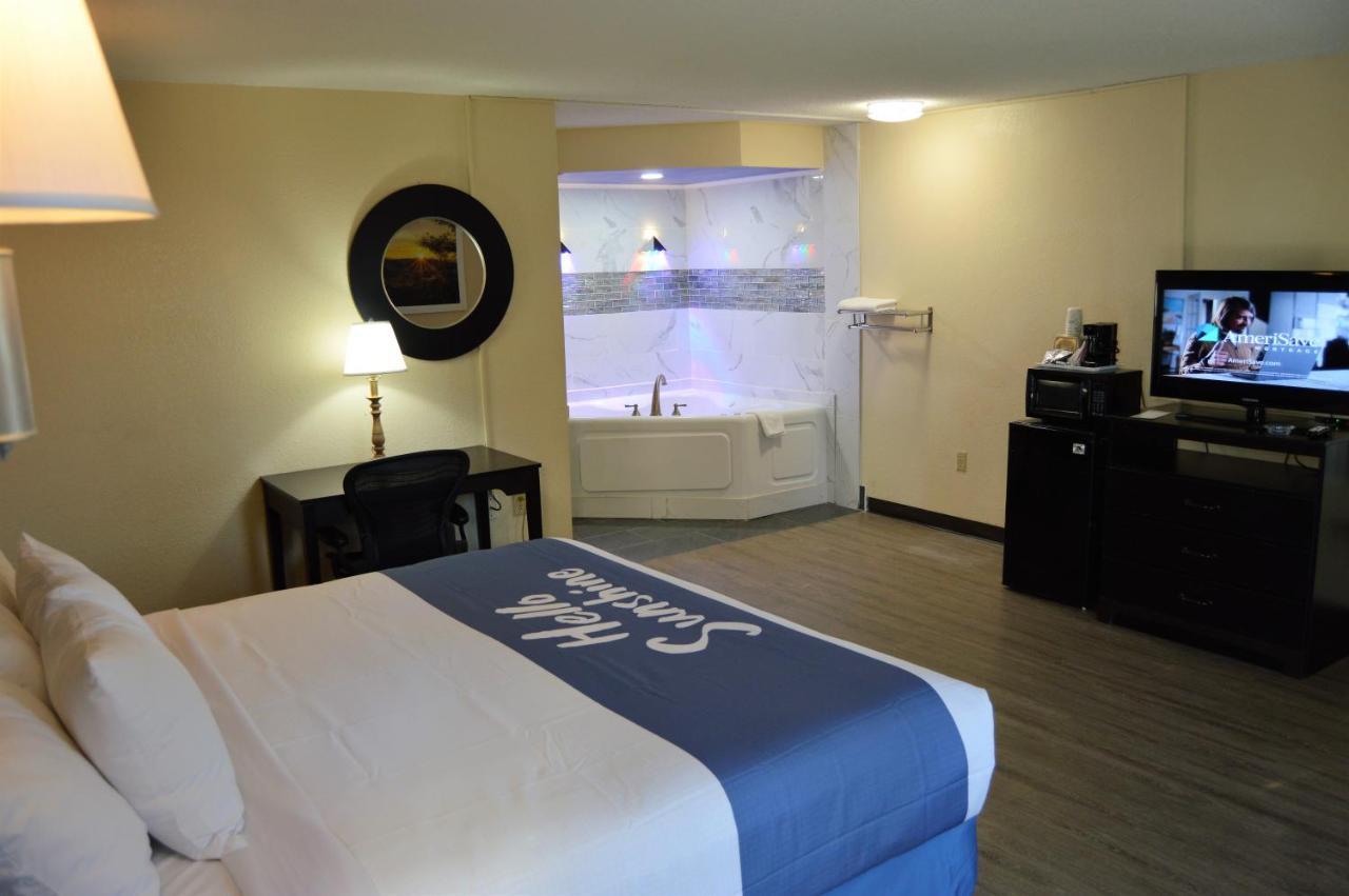 Days Inn By Wyndham Easley West Of Greenville/Clemson Area Eksteriør billede