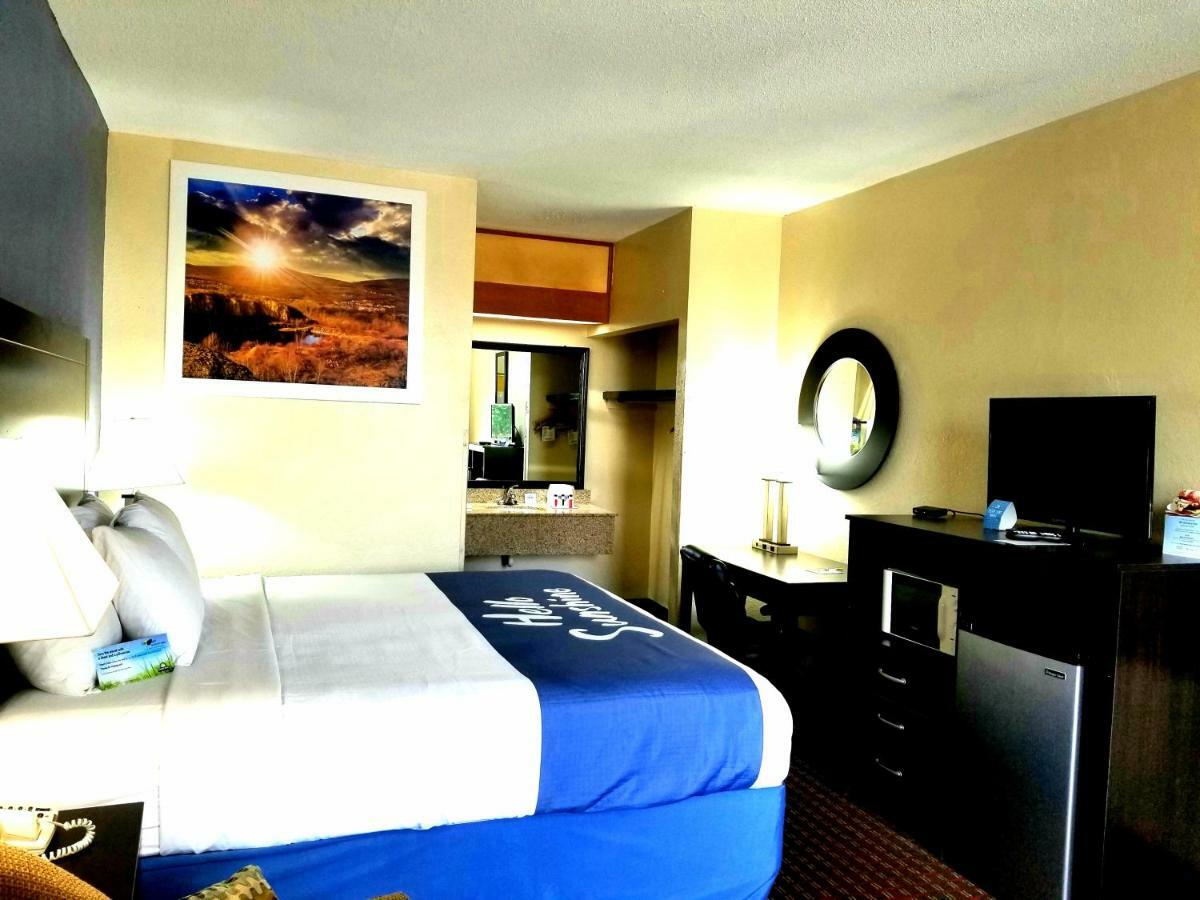 Days Inn By Wyndham Easley West Of Greenville/Clemson Area Eksteriør billede